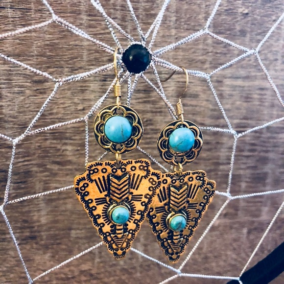 Jewelry - *NEW* Gold & Turquoise Drop Native earring